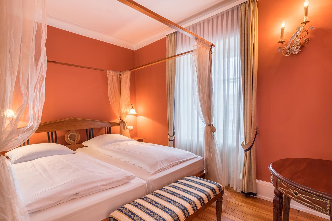 Schlosshotel Neckarbischofsheim 外观 照片