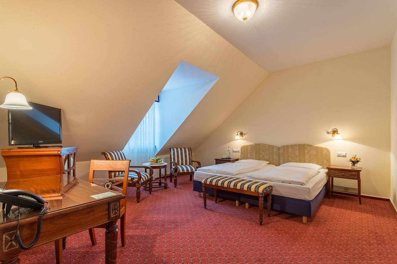 Schlosshotel Neckarbischofsheim 外观 照片